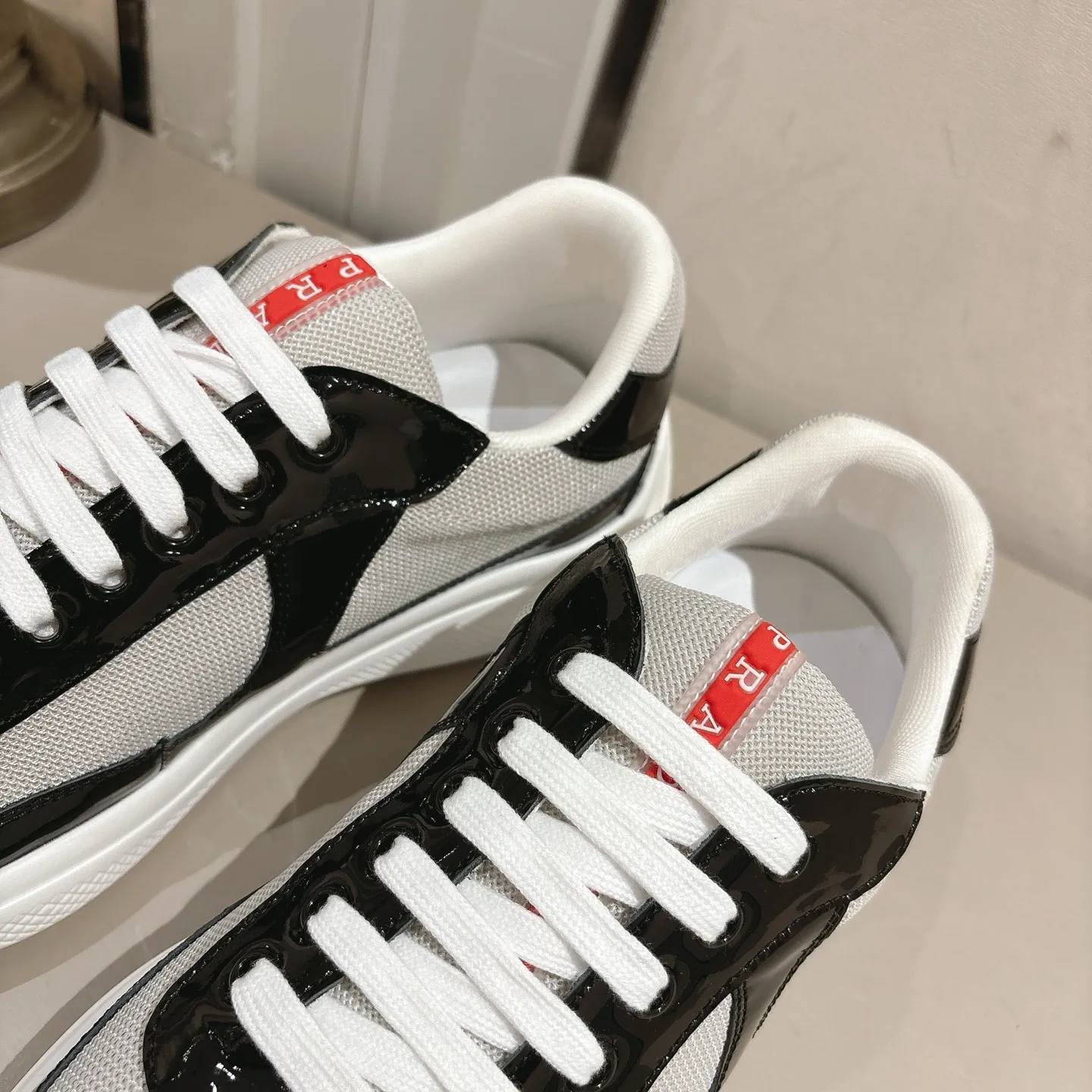 Factory direct sales p520🐘🐘Women's shoes, women's clothing (top version) Prada casual sports shoes, fashionable thick-soled casual loafers, unique taste, loved by everyone and easy to control, popular every year. There is also a versatile classic shoe last, enough to conquer you, wear it, increase the height and leisure, simple and handsome on the feet. The fabric is imported patent leather, the inner foot pad is breathable mesh, soft and delicate, the foot feels comfortable, ip Foam mold anti-slip lightweight outsole